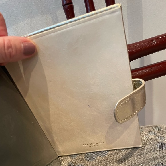 Graphic Image gold photo brag book. Has 20 fillable pages for 4 x 6 photos - Picture 3 of 4